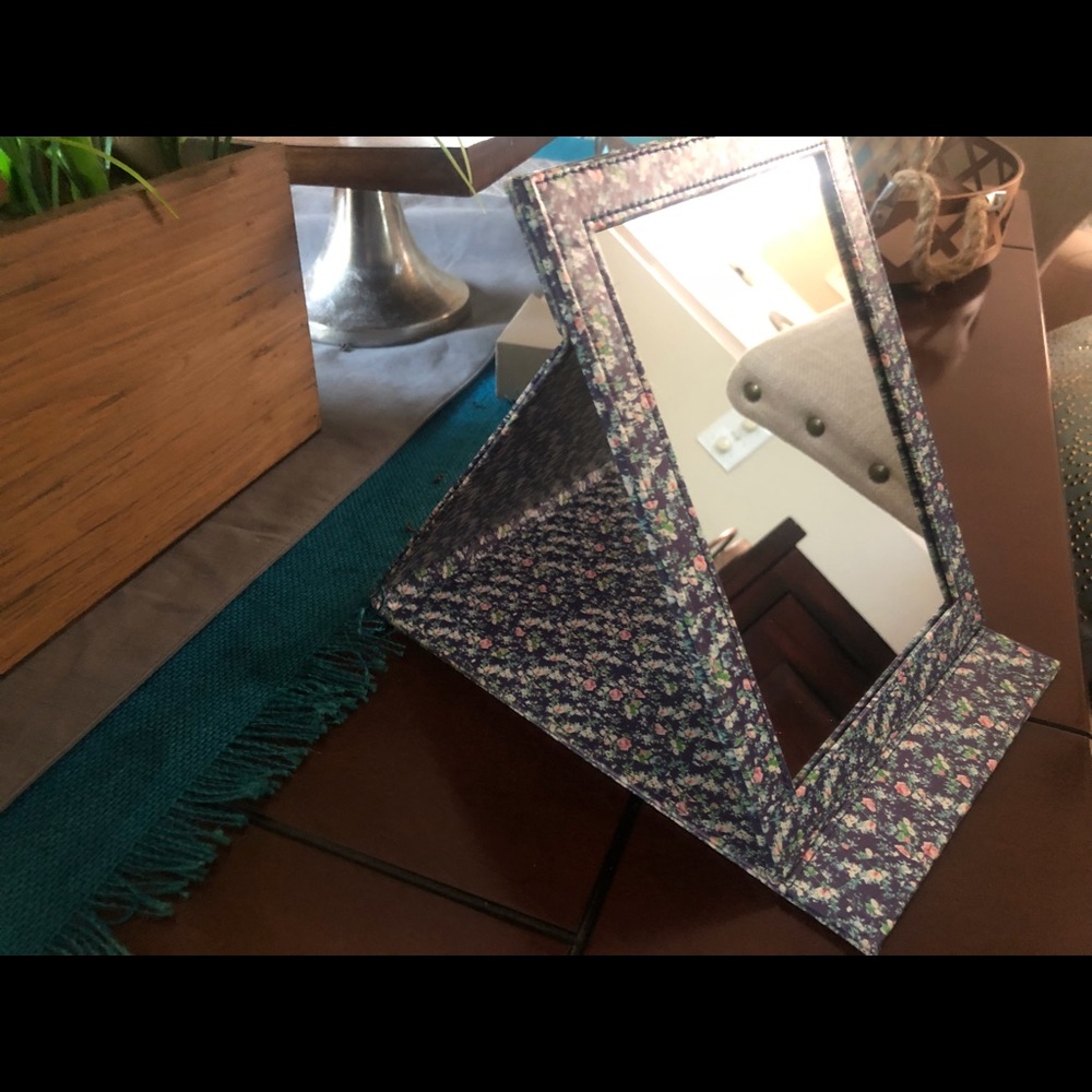 Stylish Foldable Makeup Mirror
